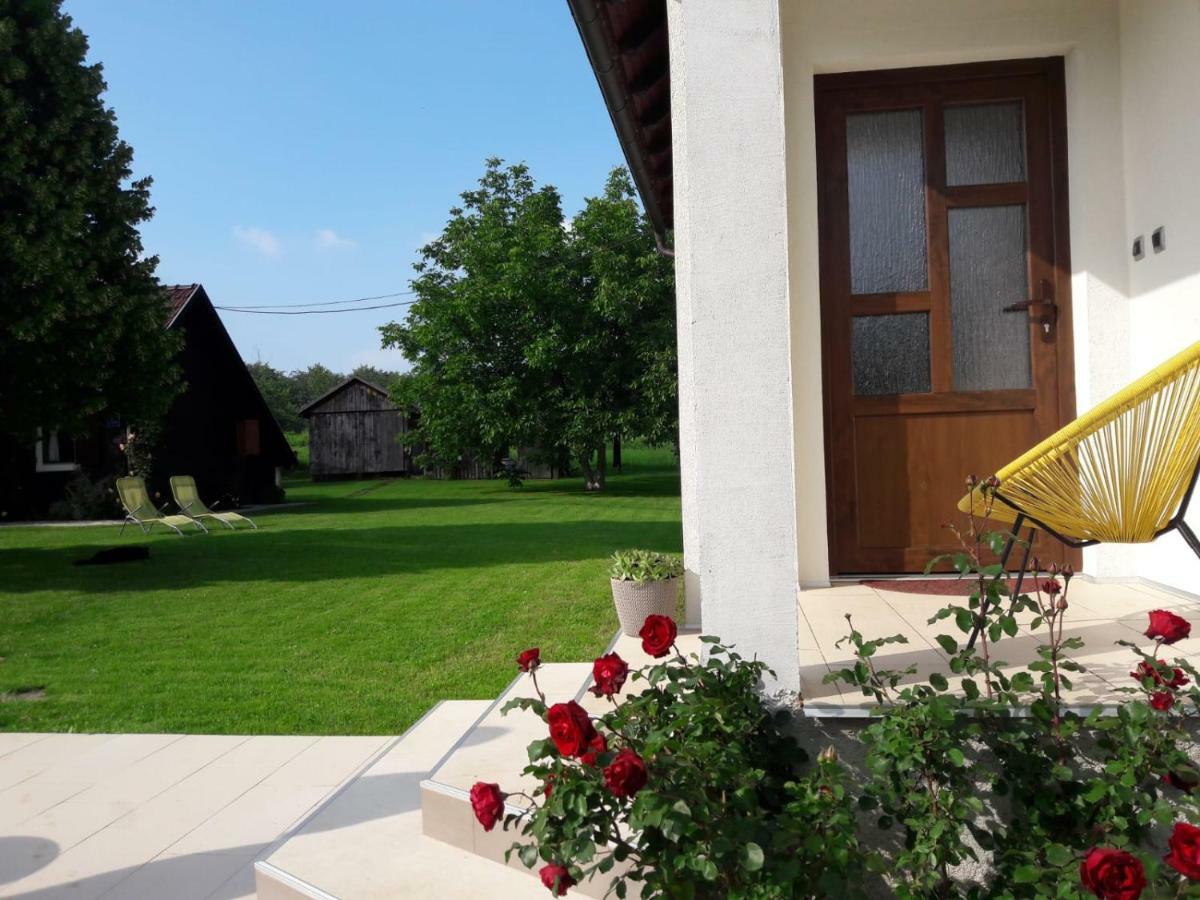 Apartment Golden Fields Smoljanac Exterior foto
