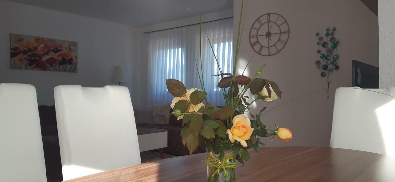 Apartment Golden Fields Smoljanac Exterior foto